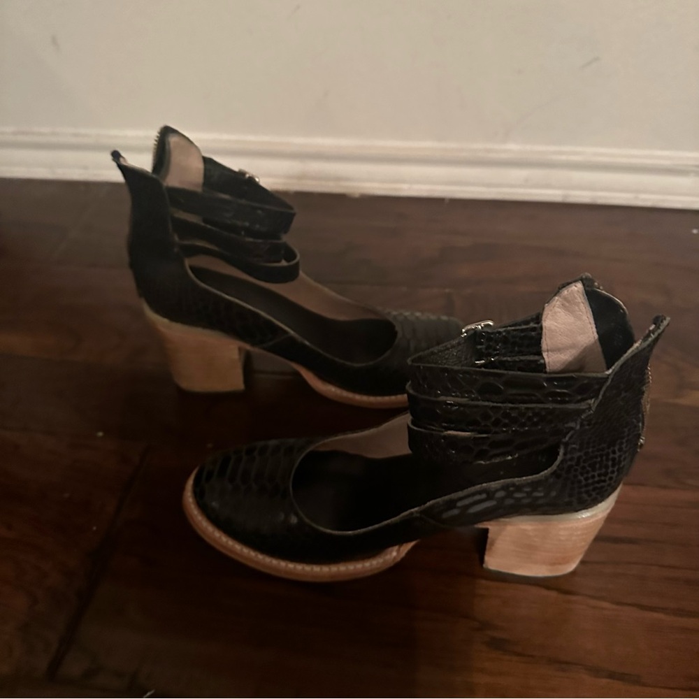 Freebird by Steve Madden FB Randi-Black